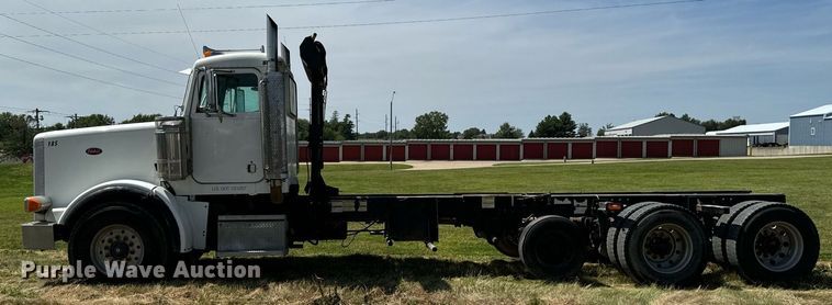 image for item EH4433 2000 Peterbilt 378 truck cab and chassis