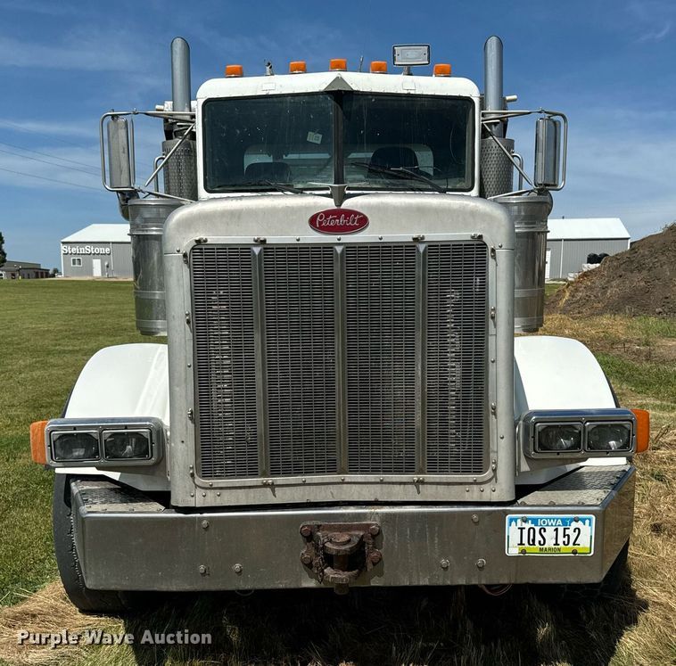 image for item EH4433 2000 Peterbilt 378 truck cab and chassis