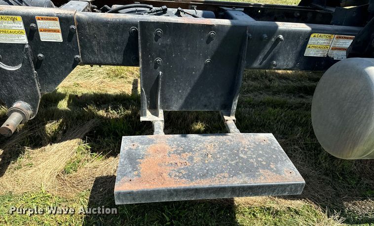 image for item EH4433 2000 Peterbilt 378 truck cab and chassis