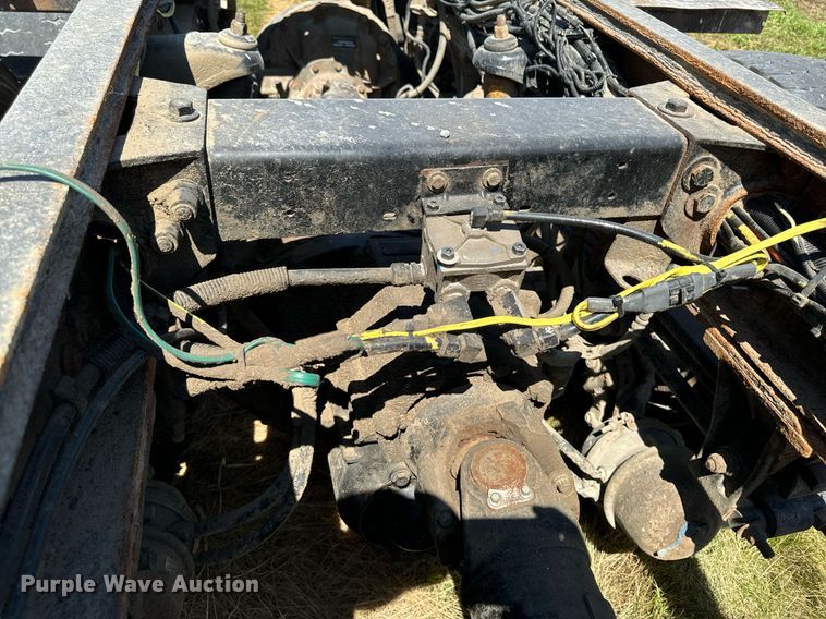 image for item EH4433 2000 Peterbilt 378 truck cab and chassis