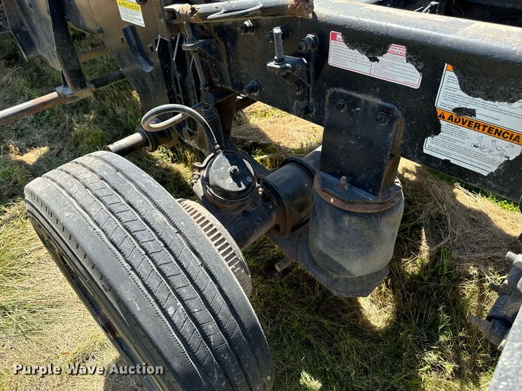 image for item EH4433 2000 Peterbilt 378 truck cab and chassis