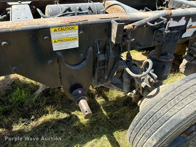 image for item EH4433 2000 Peterbilt 378 truck cab and chassis