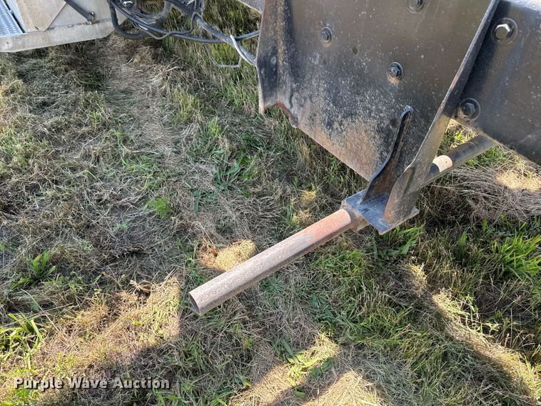 image for item EH4433 2000 Peterbilt 378 truck cab and chassis