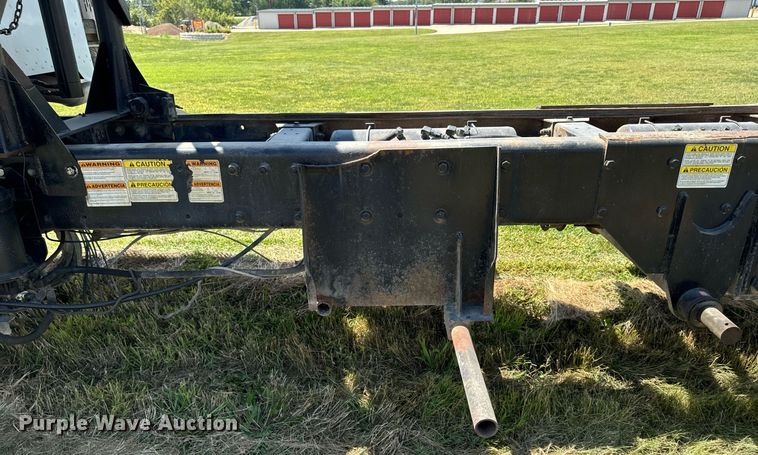 image for item EH4433 2000 Peterbilt 378 truck cab and chassis