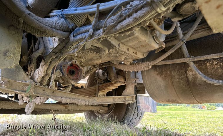 image for item EH4433 2000 Peterbilt 378 truck cab and chassis