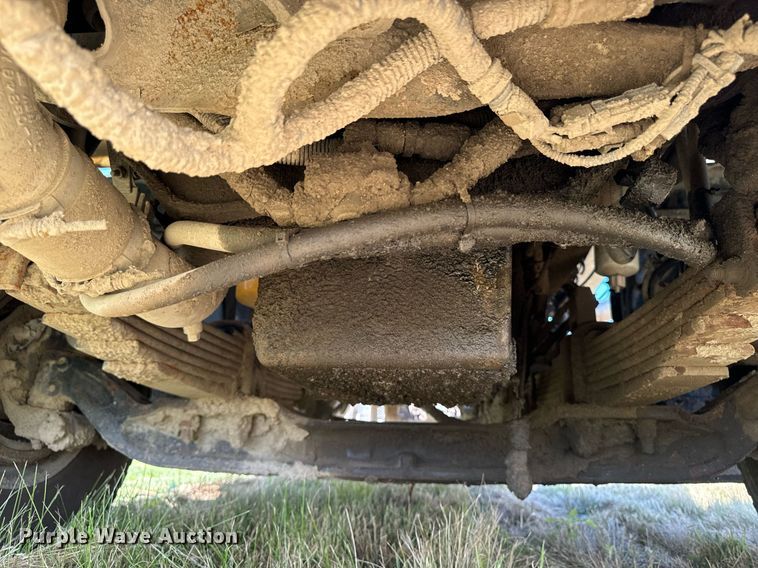 image for item EH4433 2000 Peterbilt 378 truck cab and chassis