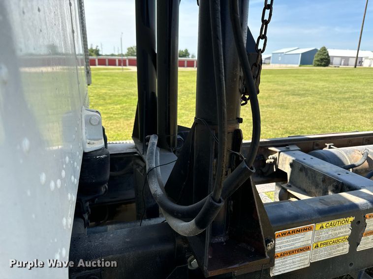 image for item EH4433 2000 Peterbilt 378 truck cab and chassis