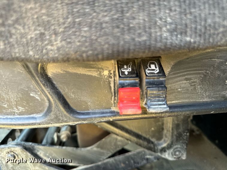 image for item EH4433 2000 Peterbilt 378 truck cab and chassis