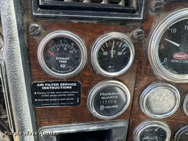 image for item EH4433 2000 Peterbilt 378 truck cab and chassis