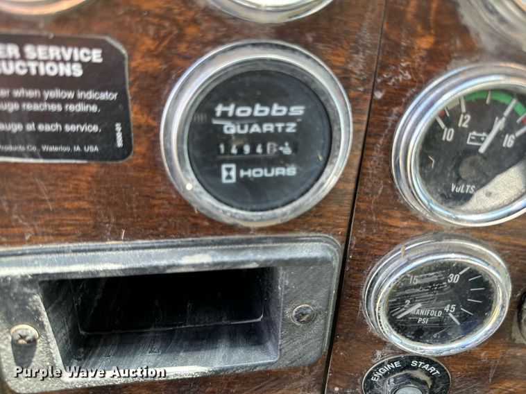 image for item EH4433 2000 Peterbilt 378 truck cab and chassis