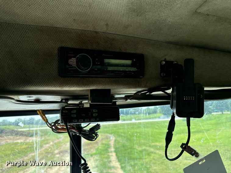 image for item EH4433 2000 Peterbilt 378 truck cab and chassis