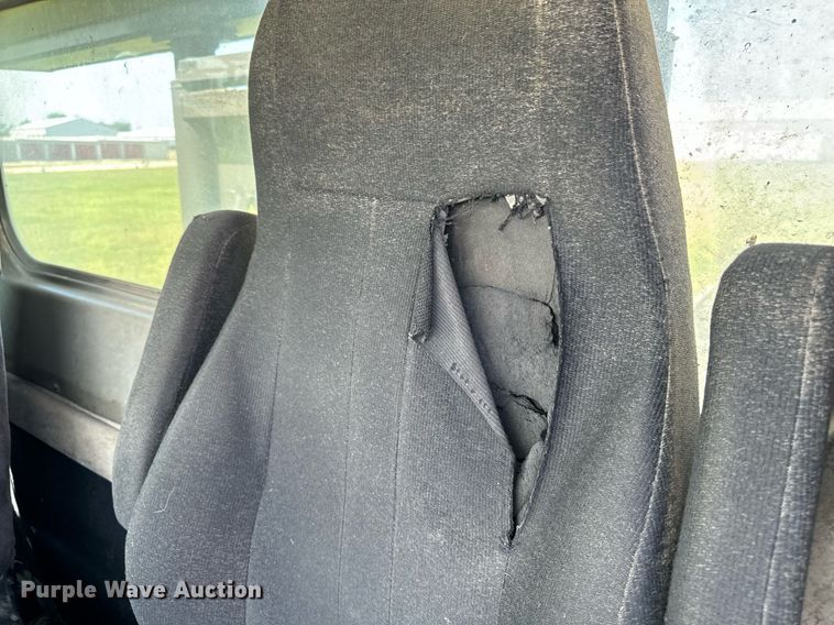 image for item EH4433 2000 Peterbilt 378 truck cab and chassis