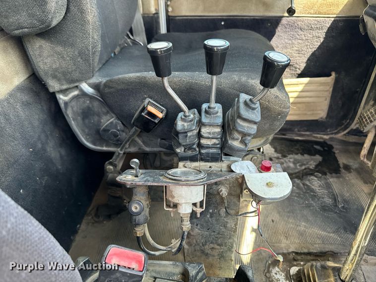 image for item EH4433 2000 Peterbilt 378 truck cab and chassis