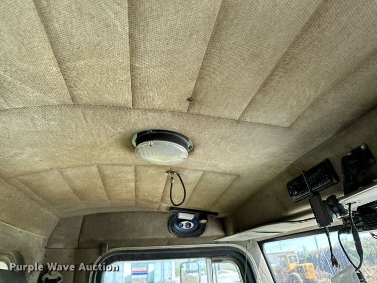 image for item EH4433 2000 Peterbilt 378 truck cab and chassis