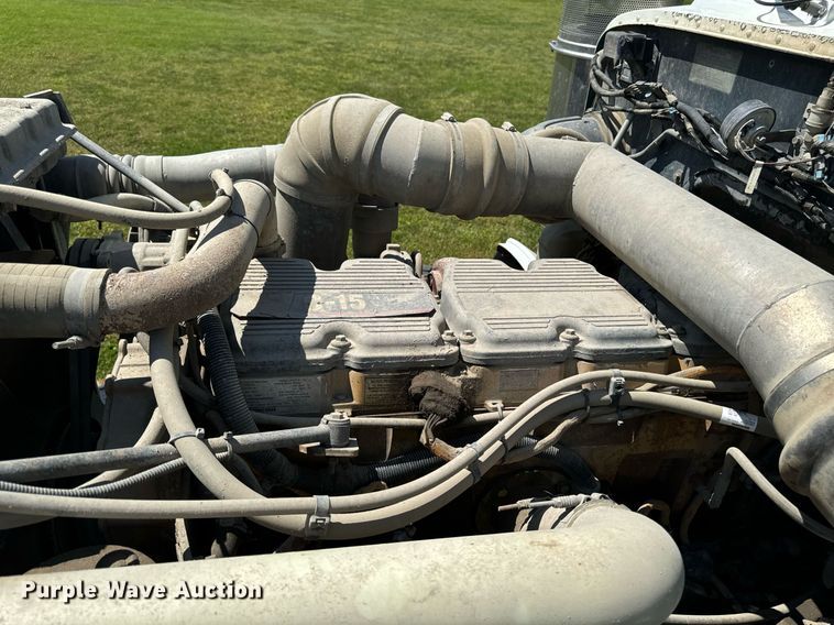 image for item EH4433 2000 Peterbilt 378 truck cab and chassis