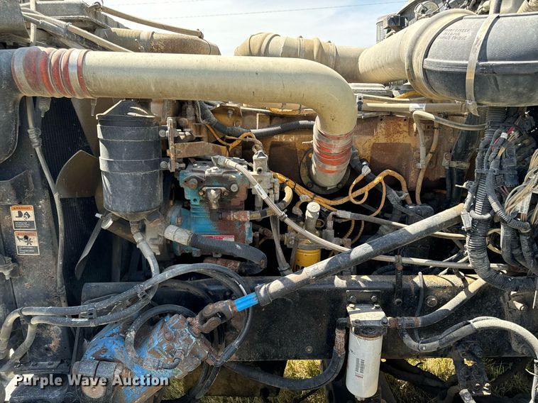 image for item EH4433 2000 Peterbilt 378 truck cab and chassis