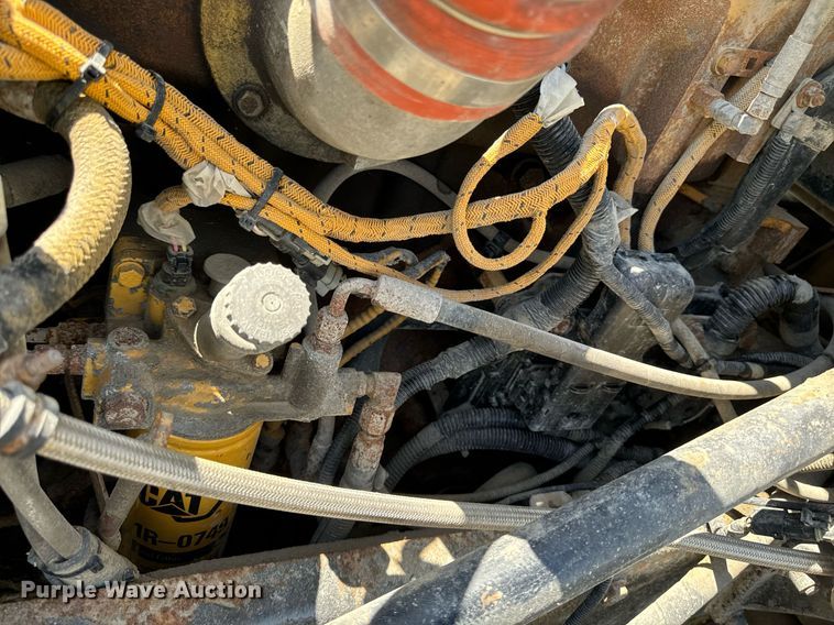 image for item EH4433 2000 Peterbilt 378 truck cab and chassis