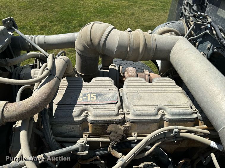 image for item EH4433 2000 Peterbilt 378 truck cab and chassis