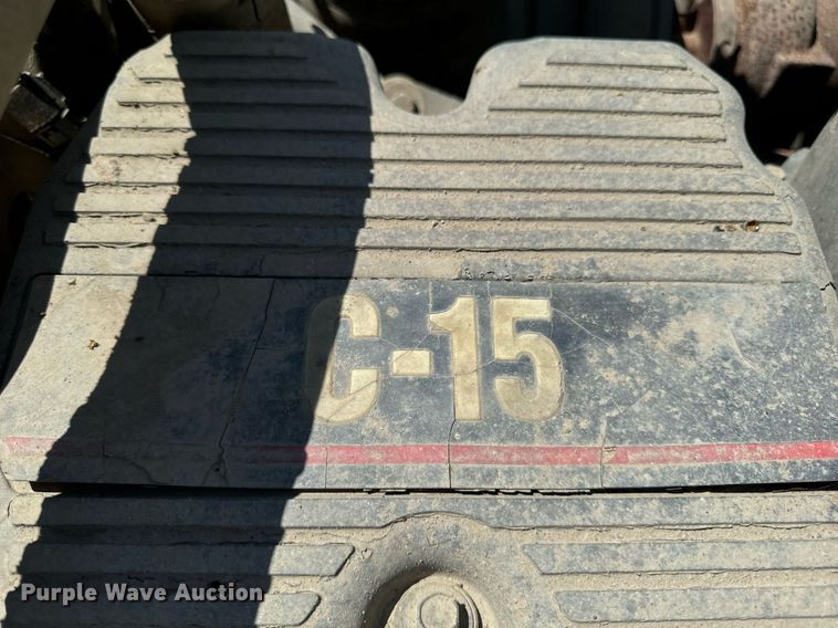 image for item EH4433 2000 Peterbilt 378 truck cab and chassis