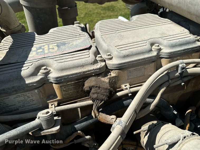 image for item EH4433 2000 Peterbilt 378 truck cab and chassis