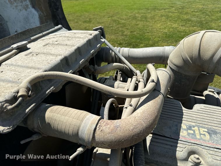 image for item EH4433 2000 Peterbilt 378 truck cab and chassis