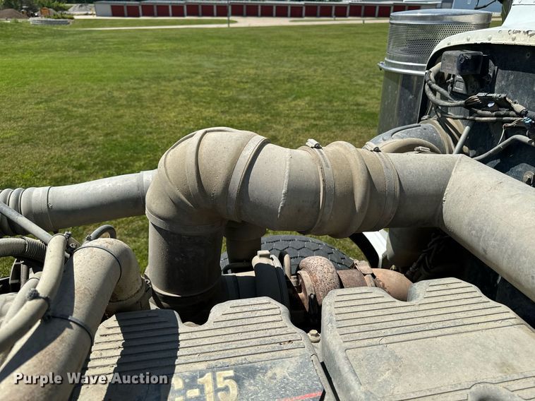 image for item EH4433 2000 Peterbilt 378 truck cab and chassis