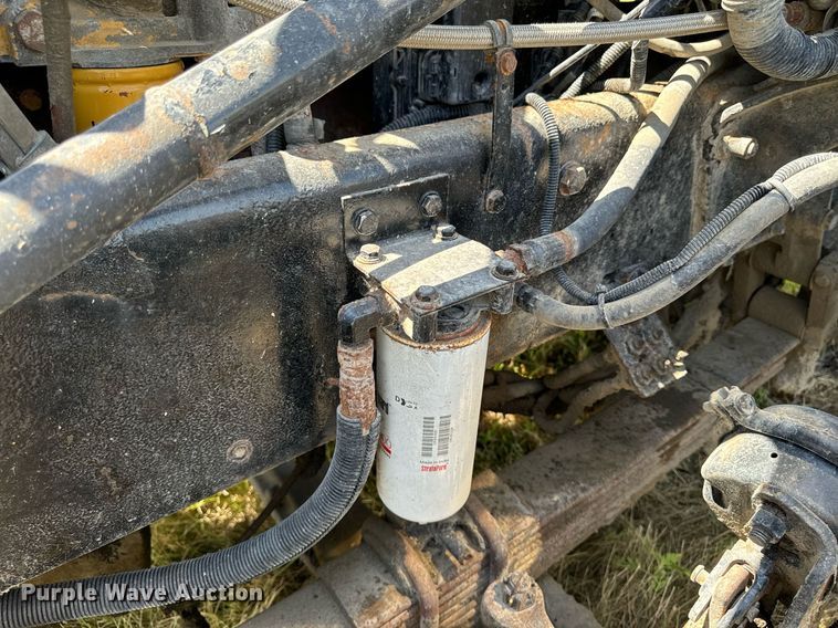 image for item EH4433 2000 Peterbilt 378 truck cab and chassis