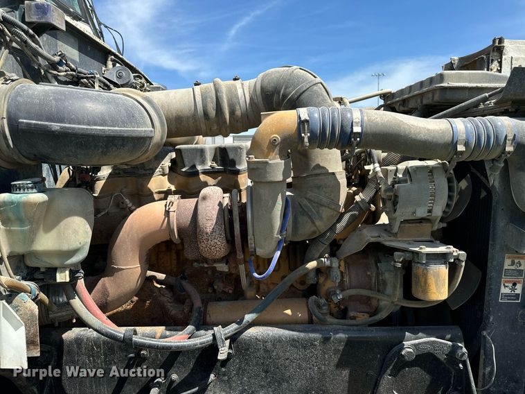 image for item EH4433 2000 Peterbilt 378 truck cab and chassis