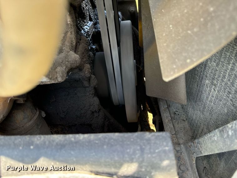 image for item EH4433 2000 Peterbilt 378 truck cab and chassis