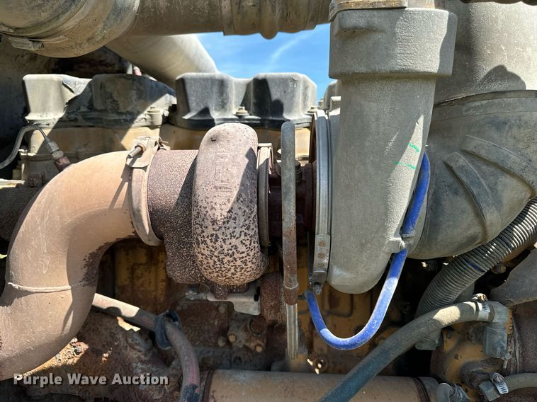 image for item EH4433 2000 Peterbilt 378 truck cab and chassis