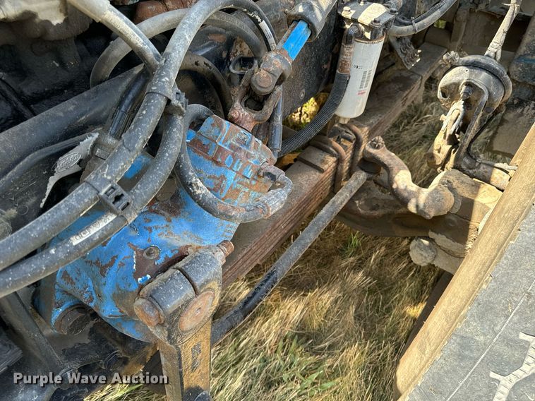 image for item EH4433 2000 Peterbilt 378 truck cab and chassis