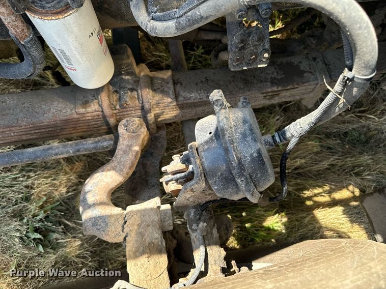 image for item EH4433 2000 Peterbilt 378 truck cab and chassis