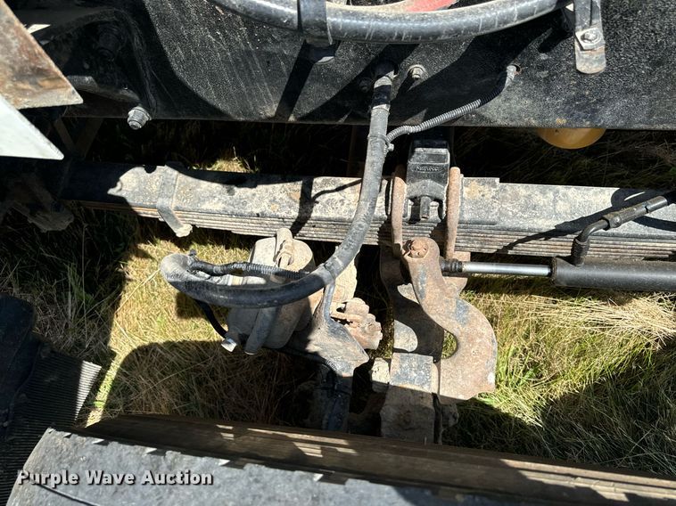 image for item EH4433 2000 Peterbilt 378 truck cab and chassis