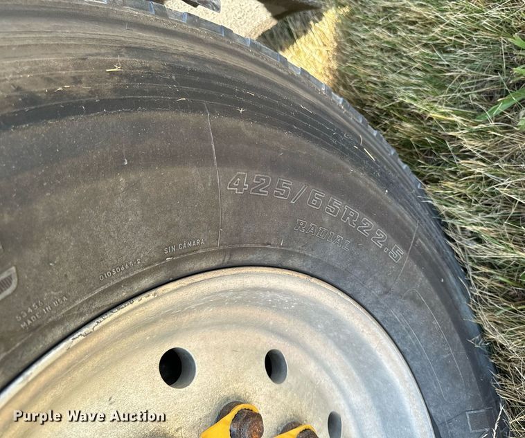 image for item EH4433 2000 Peterbilt 378 truck cab and chassis