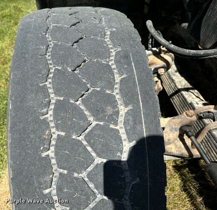 image for item EH4433 2000 Peterbilt 378 truck cab and chassis