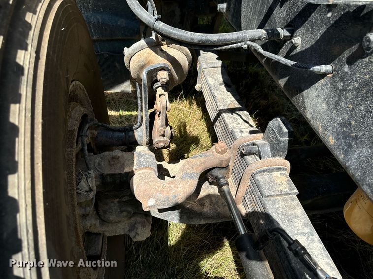 image for item EH4433 2000 Peterbilt 378 truck cab and chassis