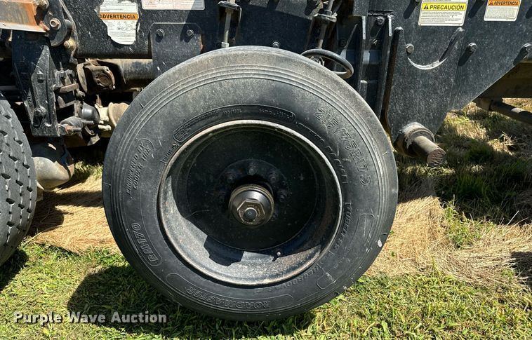 image for item EH4433 2000 Peterbilt 378 truck cab and chassis