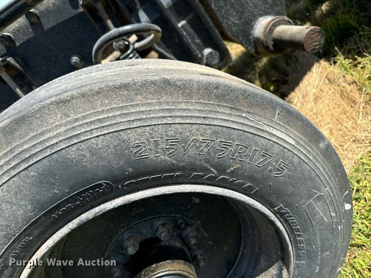 image for item EH4433 2000 Peterbilt 378 truck cab and chassis