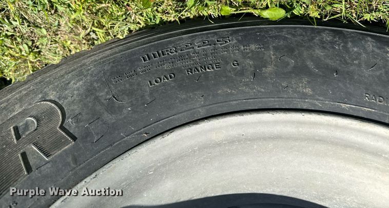 image for item EH4433 2000 Peterbilt 378 truck cab and chassis