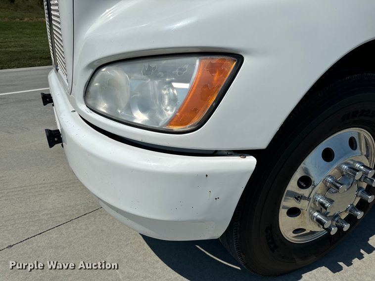 image for item EH6991 2014 Kenworth T370 refrigerated delivery truck