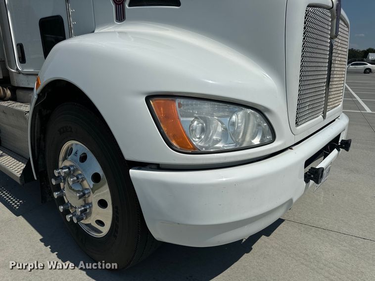 image for item EH6991 2014 Kenworth T370 refrigerated delivery truck