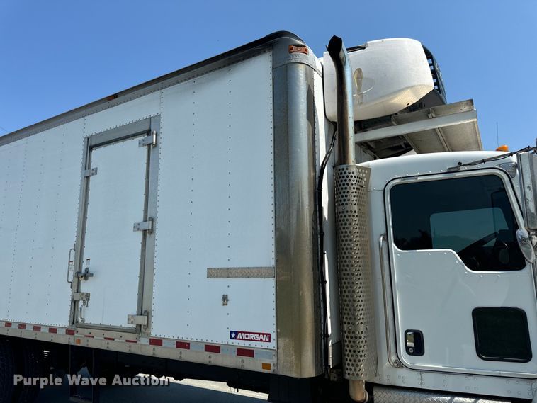 image for item EH6991 2014 Kenworth T370 refrigerated delivery truck