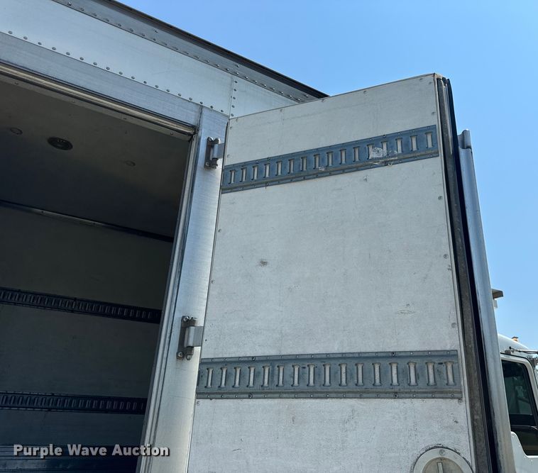 image for item EH6991 2014 Kenworth T370 refrigerated delivery truck