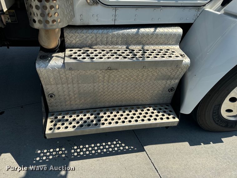 image for item EH6991 2014 Kenworth T370 refrigerated delivery truck