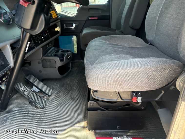 image for item EH6991 2014 Kenworth T370 refrigerated delivery truck