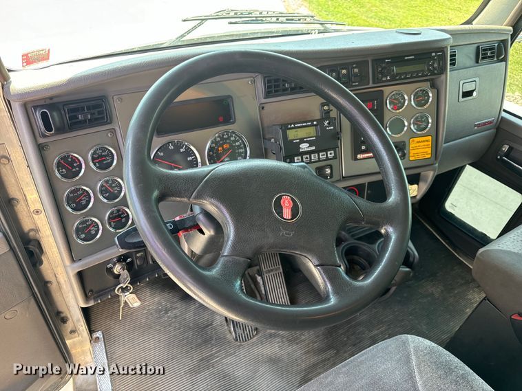 image for item EH6991 2014 Kenworth T370 refrigerated delivery truck