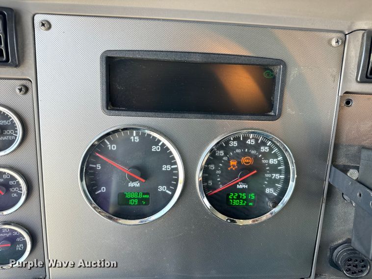 image for item EH6991 2014 Kenworth T370 refrigerated delivery truck