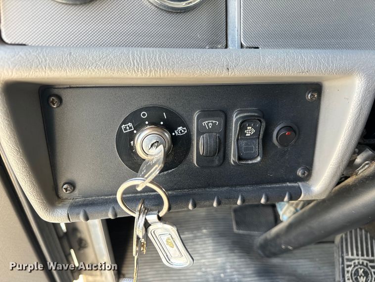 image for item EH6991 2014 Kenworth T370 refrigerated delivery truck