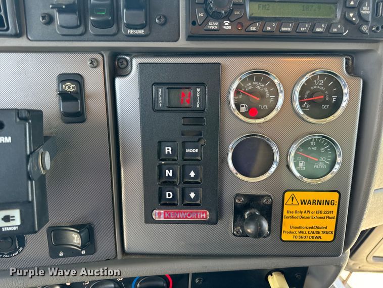 image for item EH6991 2014 Kenworth T370 refrigerated delivery truck