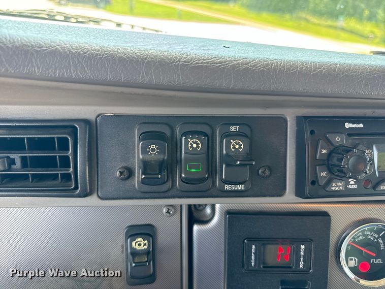 image for item EH6991 2014 Kenworth T370 refrigerated delivery truck